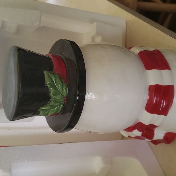 HOLIDAY SALE!!! LAST ONE LEFT - Ceramic snowman cookie jar - Picture 4 of 7